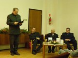 ThDr. Pavol P�rni�ka, dekan R�msko-katol�ckej farnosti vo Zvolene pri hodnoten� kni�ky kni�ky Drie�