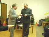 ThDr. Pavol P�rni�ak a spisovate� Andrej Chudoba pri akte uv�tania knihy do �ivota plodmi drienky