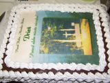 Sl�vnostn� torta v podobe ob�lky knihy Drie�