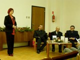 Riadite�ka vydavate�stva SB Press v Tlma�och PhDr.Monika Nem�ekov� pri predstaven� kni�ky Pavla Kuku a Mirka Slivku Drie�