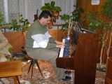 U�ite� ZU� Levice �tefan Dr�fi pri hre na klav�ri