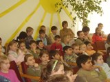 Deti v obecenstve po�as besedy